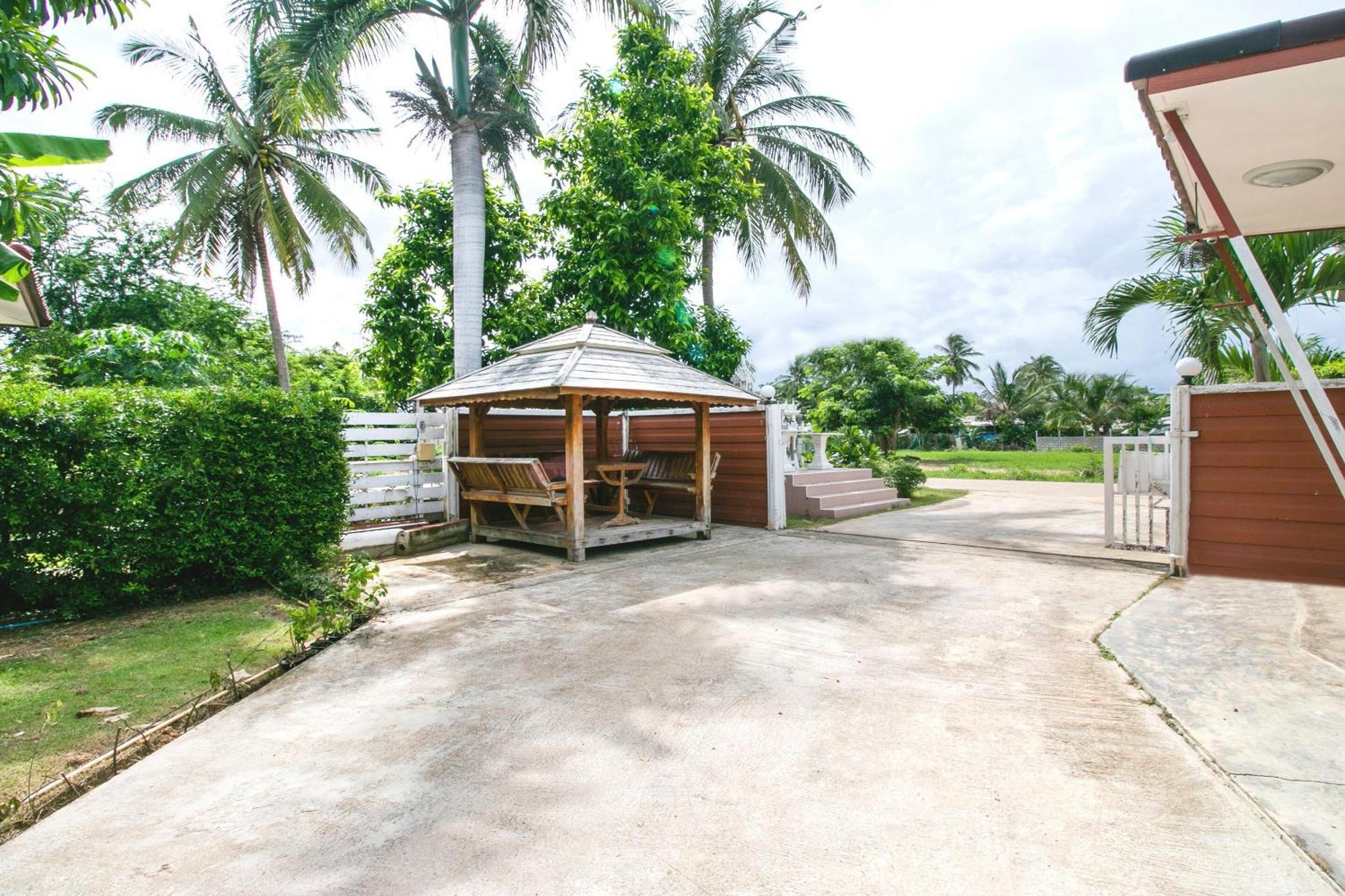 The Rome Resort Pran Buri Bagian luar foto